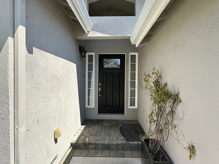 1045 W McKinley Ave — Photo 2