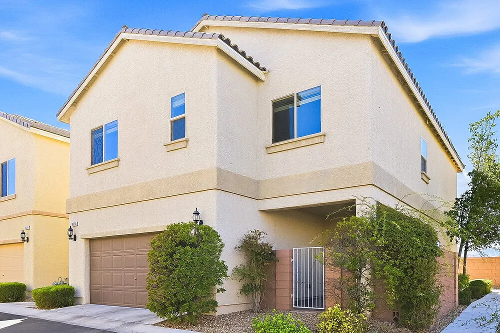 3 bed, 2.5 bath, 2145 sqft, $2,405 — Photo 4