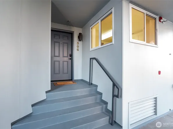 9039 NE Juanita Drive #306, Kirkland, WA 98034