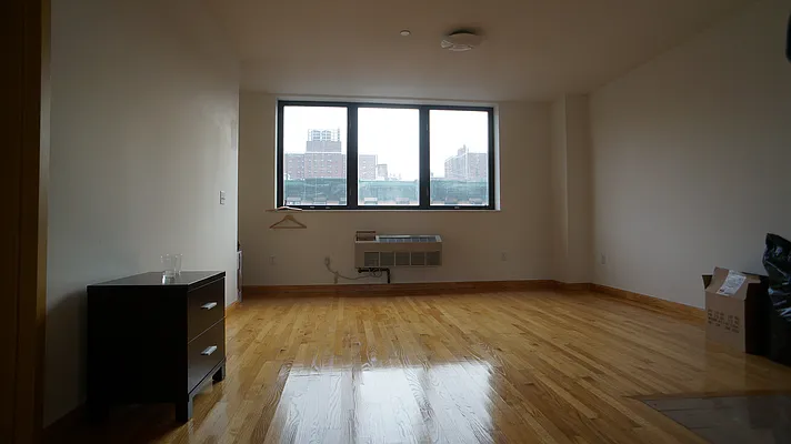 Rented by R New York | media 10