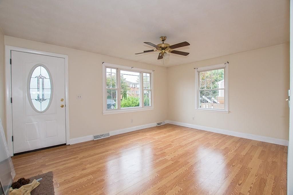 137 Parkview Dr, Pawtucket, RI 02861 Zillow