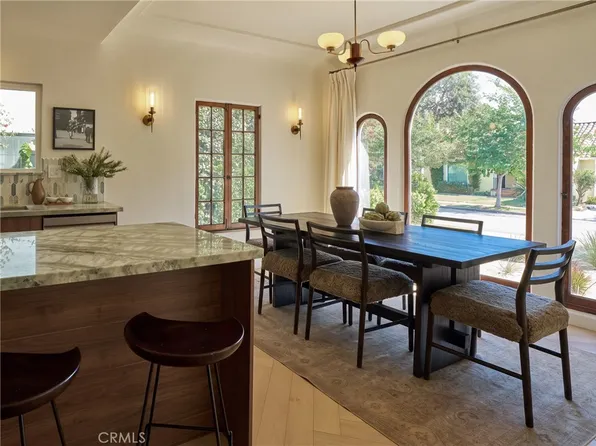 721 Palm Dr, Glendale, CA 91202