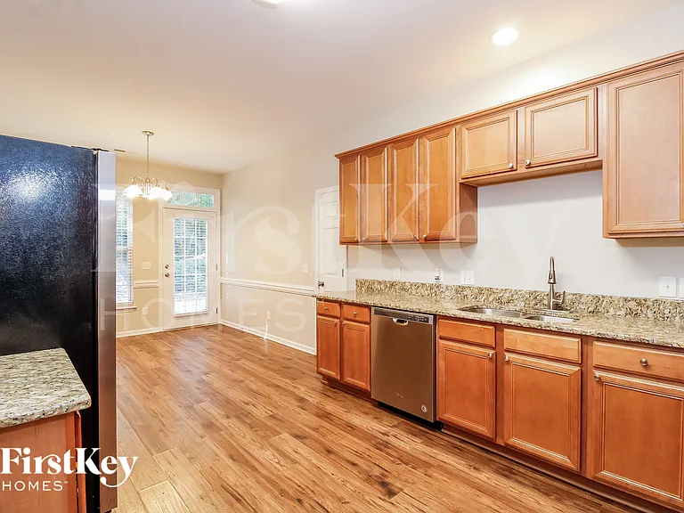 708 Hawthorn Ridge Dr — Photo 8