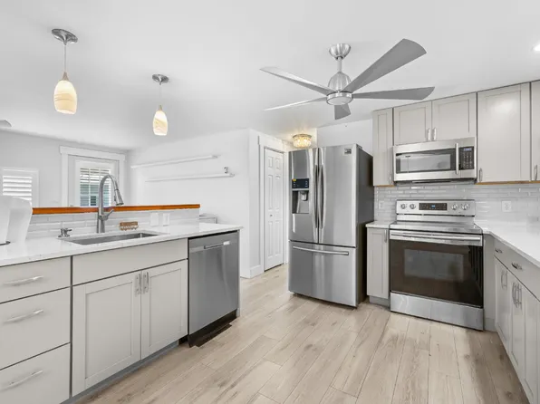 170 Pine Key Ln, Naples, FL 34114