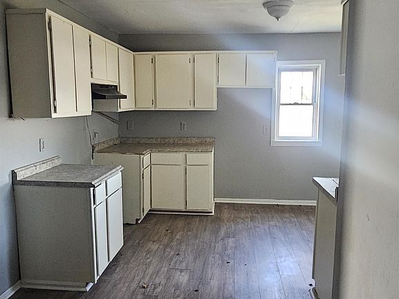 4th image of 132 Madison St