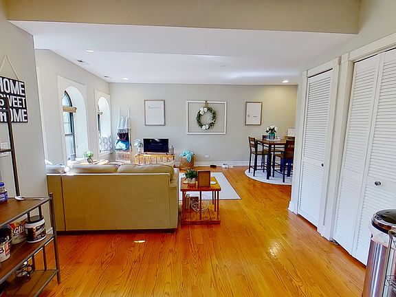 4th image of 6300 N Rockwell St APT B3