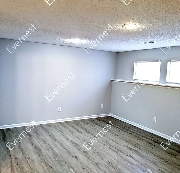 1801 SE 3rd St — Photo 11