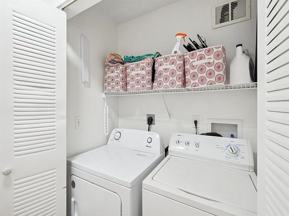 4th image of 300 Scotia Dr APT 304