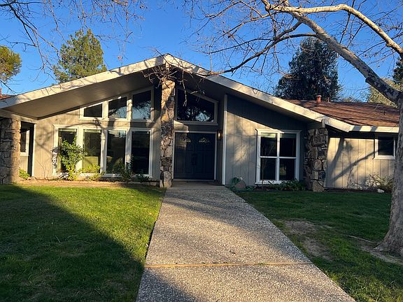 2nd image of 3030 Catalina Dr