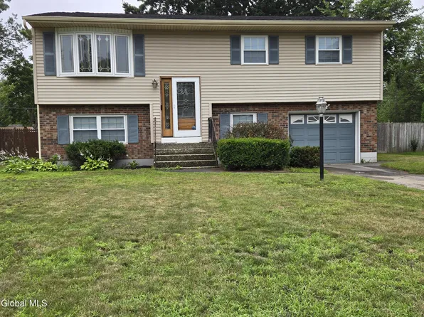 11 Lynn Drive, Albany, NY 12205