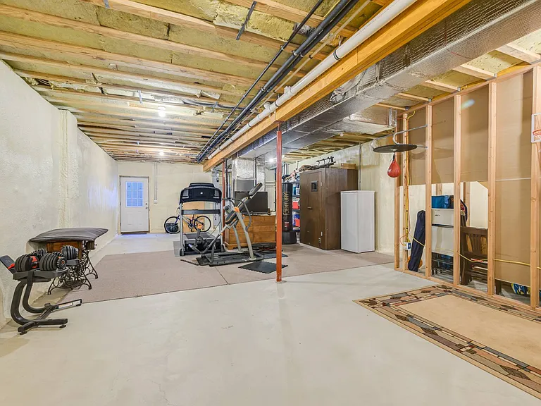 50 Squires Blvd — Photo 21