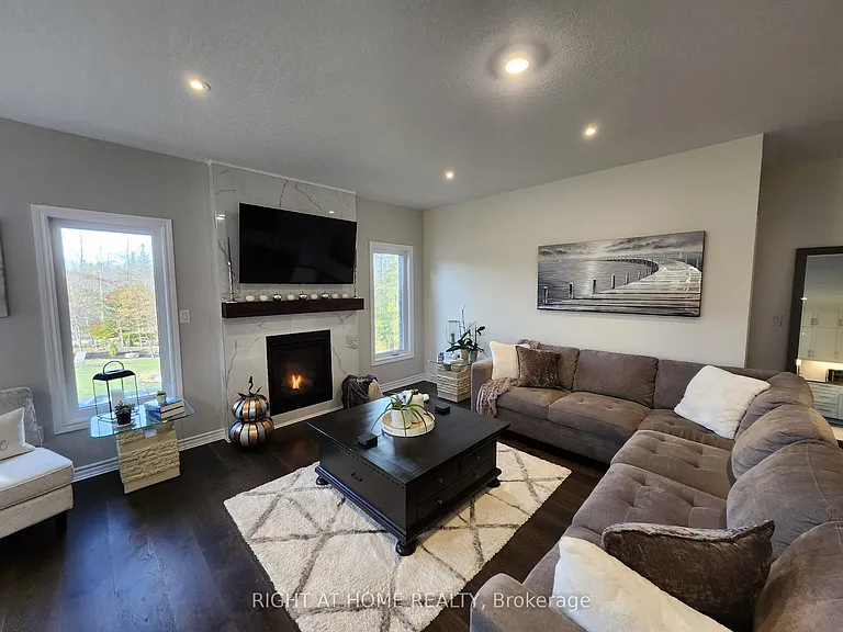 84 Diamond Valley Dr — Photo 13