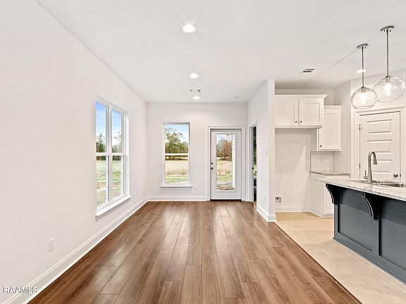 3rd image of 205 Harvest Ln