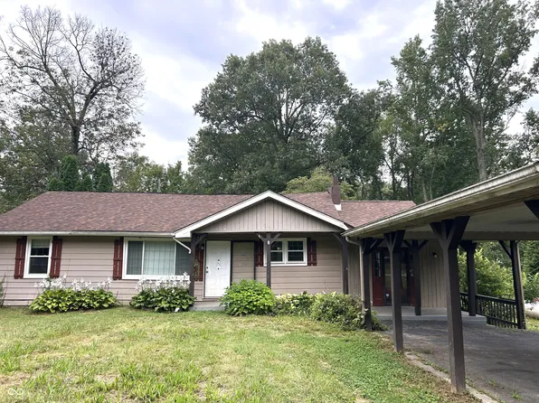 952 E Booe Rd, Austin, IN 47102