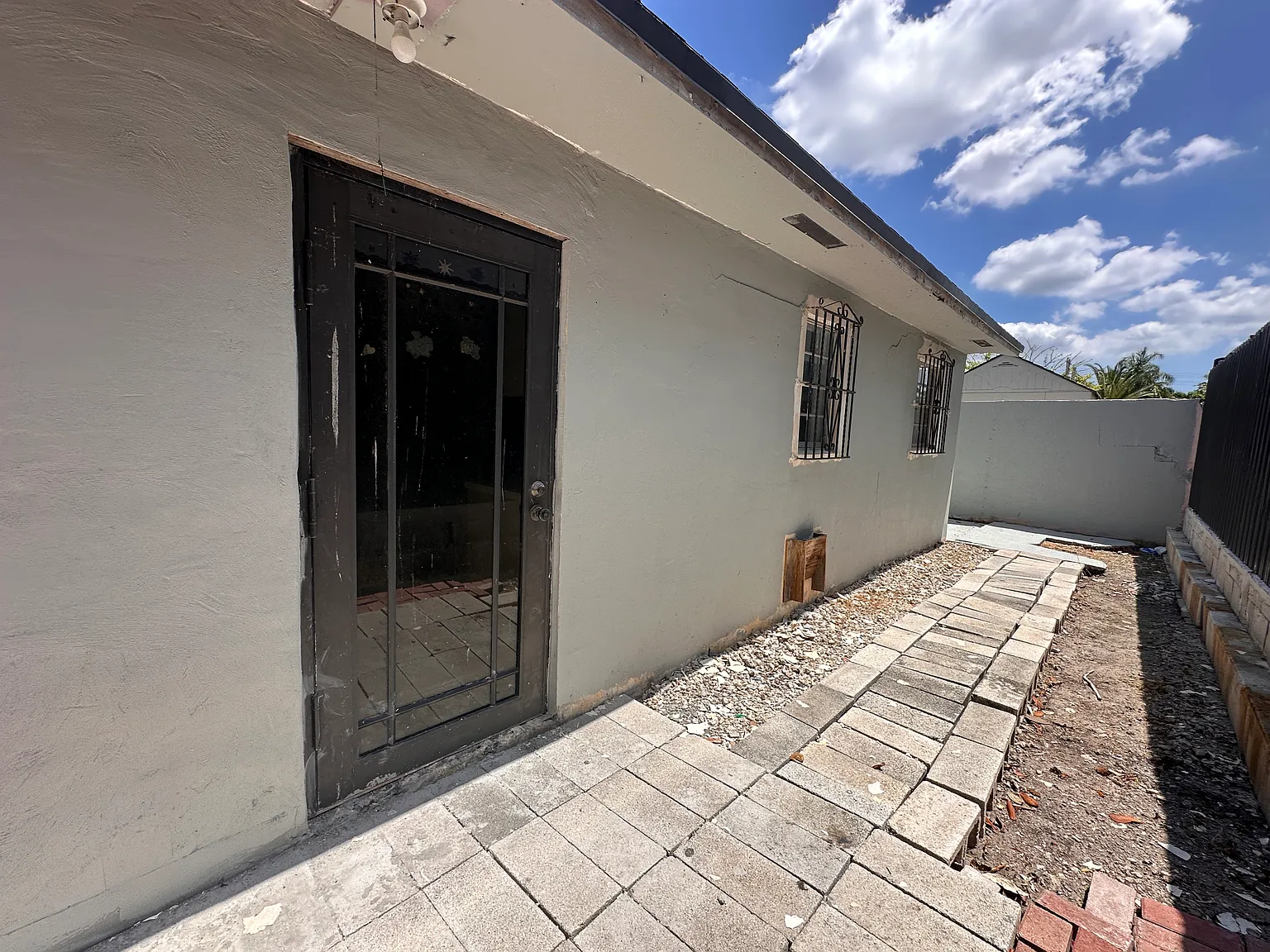 3 bed, 1400 sqft, $2,299 — Photo 1