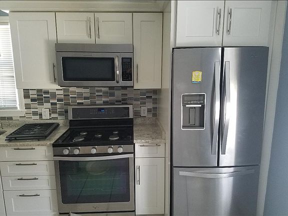 3rd image of 60-62 Duncan Ave