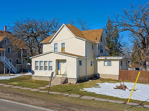 3rd image of 1112 Blackhawk Blvd