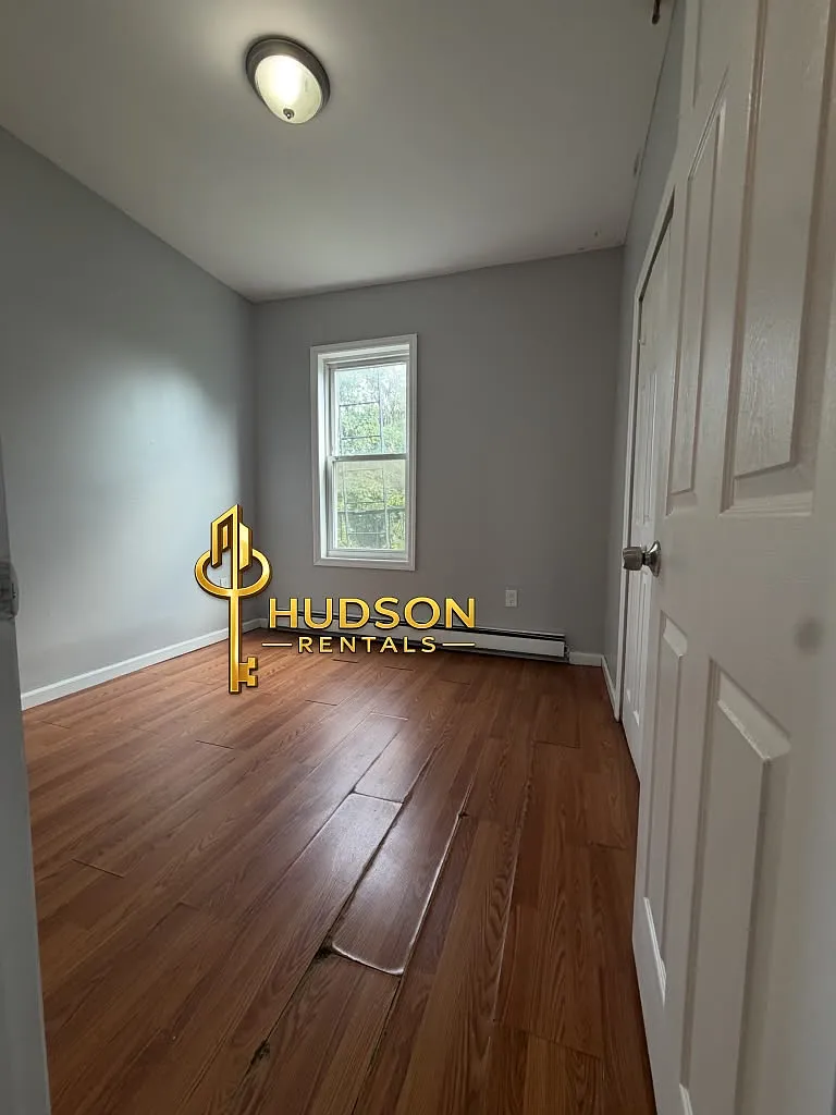 2 bed, 800 sqft, $2,100 — Photo 3