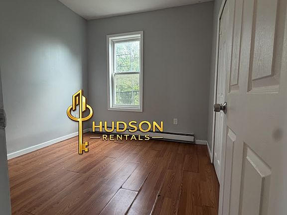 3rd image of 86 Winfield Ave APT 3L