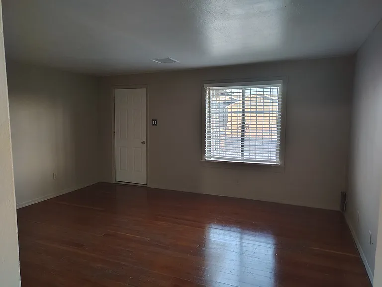 1500 E 20th St — Photo 5