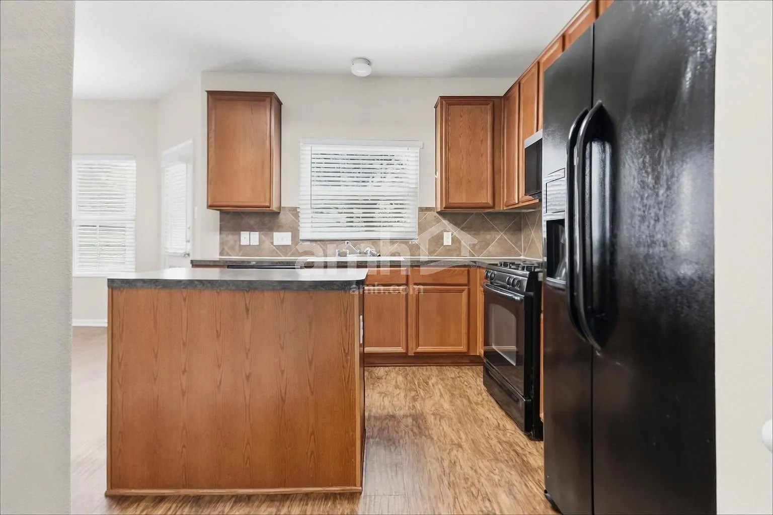3 bed, 2.5 bath, 2083 sqft, $2,070 — Photo 4
