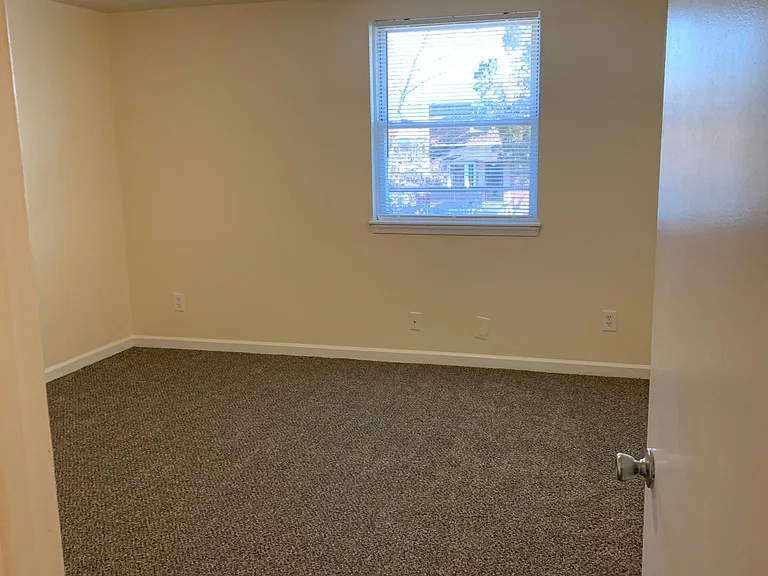 916 Grant Rd — Photo 11