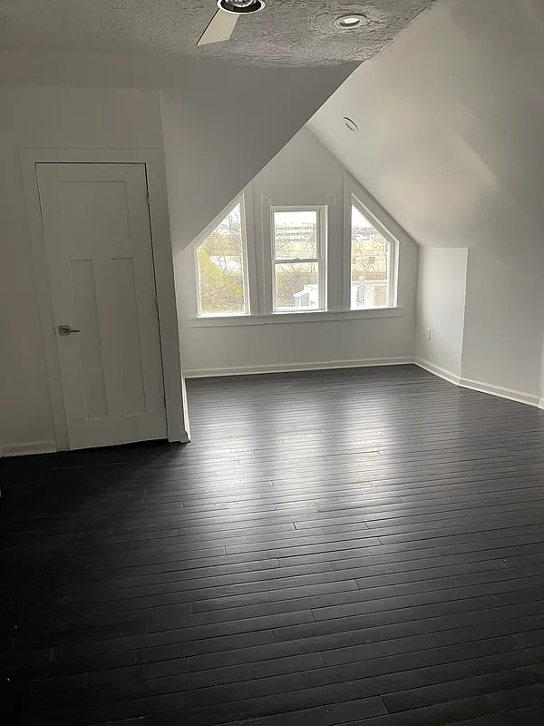 1 bed, 2.0 bath, 1200 sqft, $1,350 — Photo 2