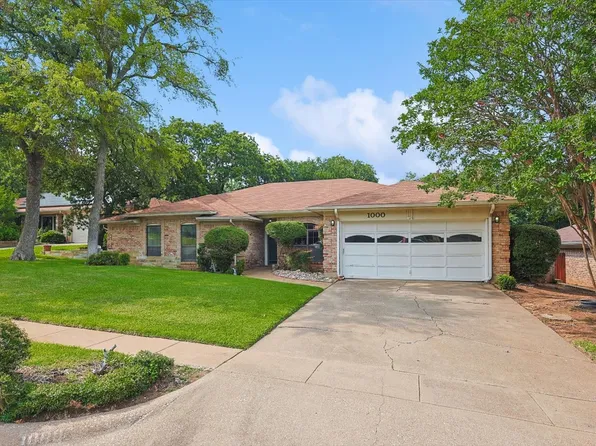 1000 Rosewood Ct, Euless, TX 76039