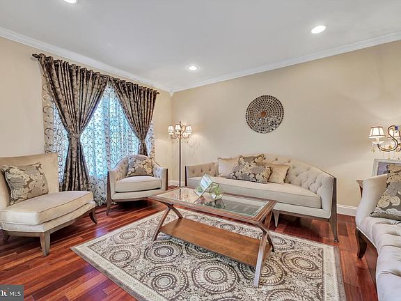 4th image of 118 Connecticut Ave