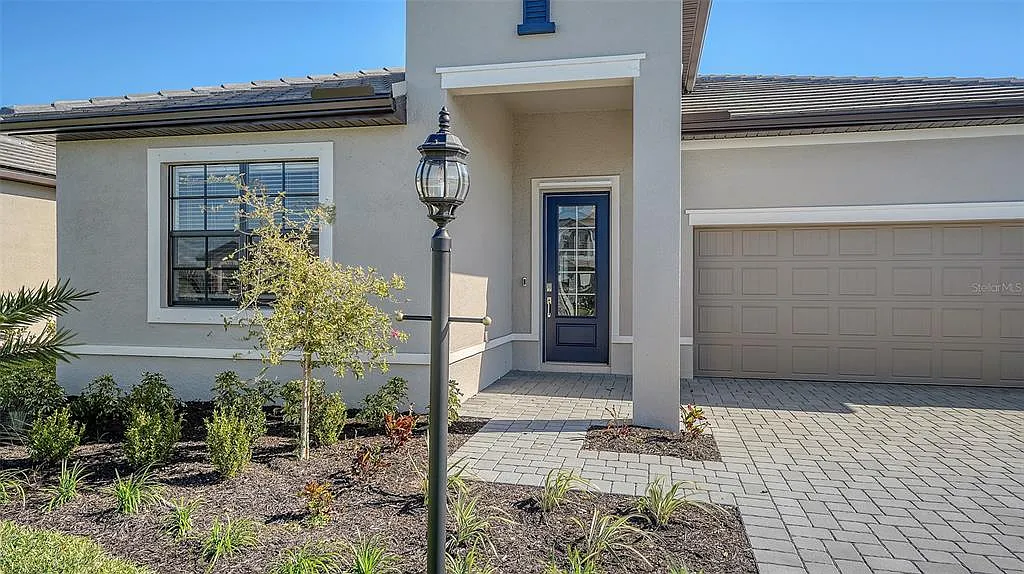4 bed, 3.0 bath, 2800 sqft, $10,000 — Photo 3