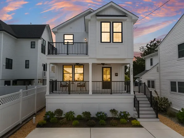 202 N Fredericksburg Ave, Margate, NJ 08402
