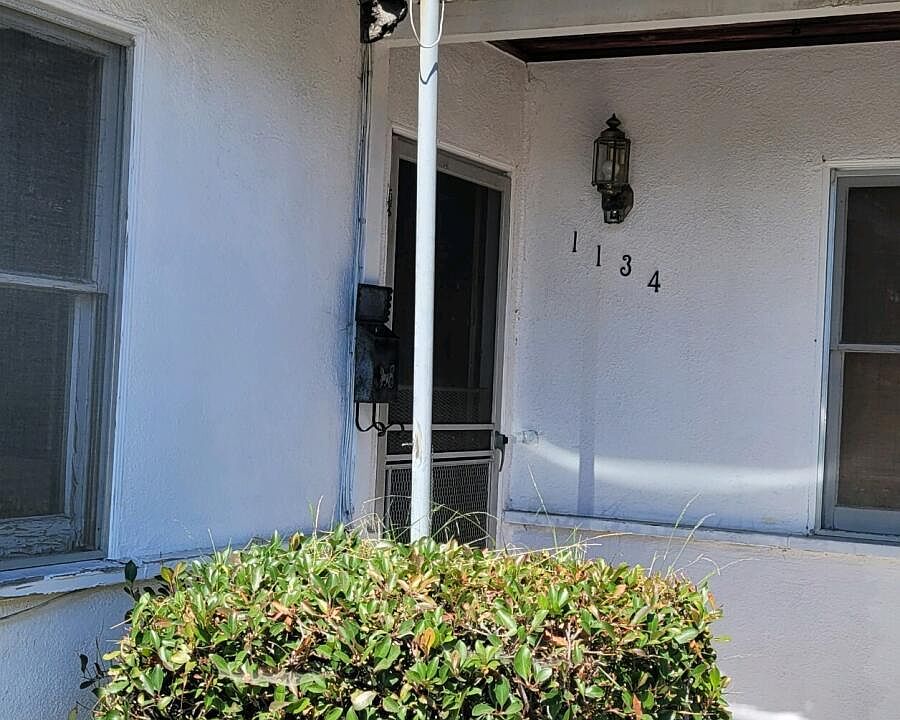 2nd image of 1134 S Ventura Rd