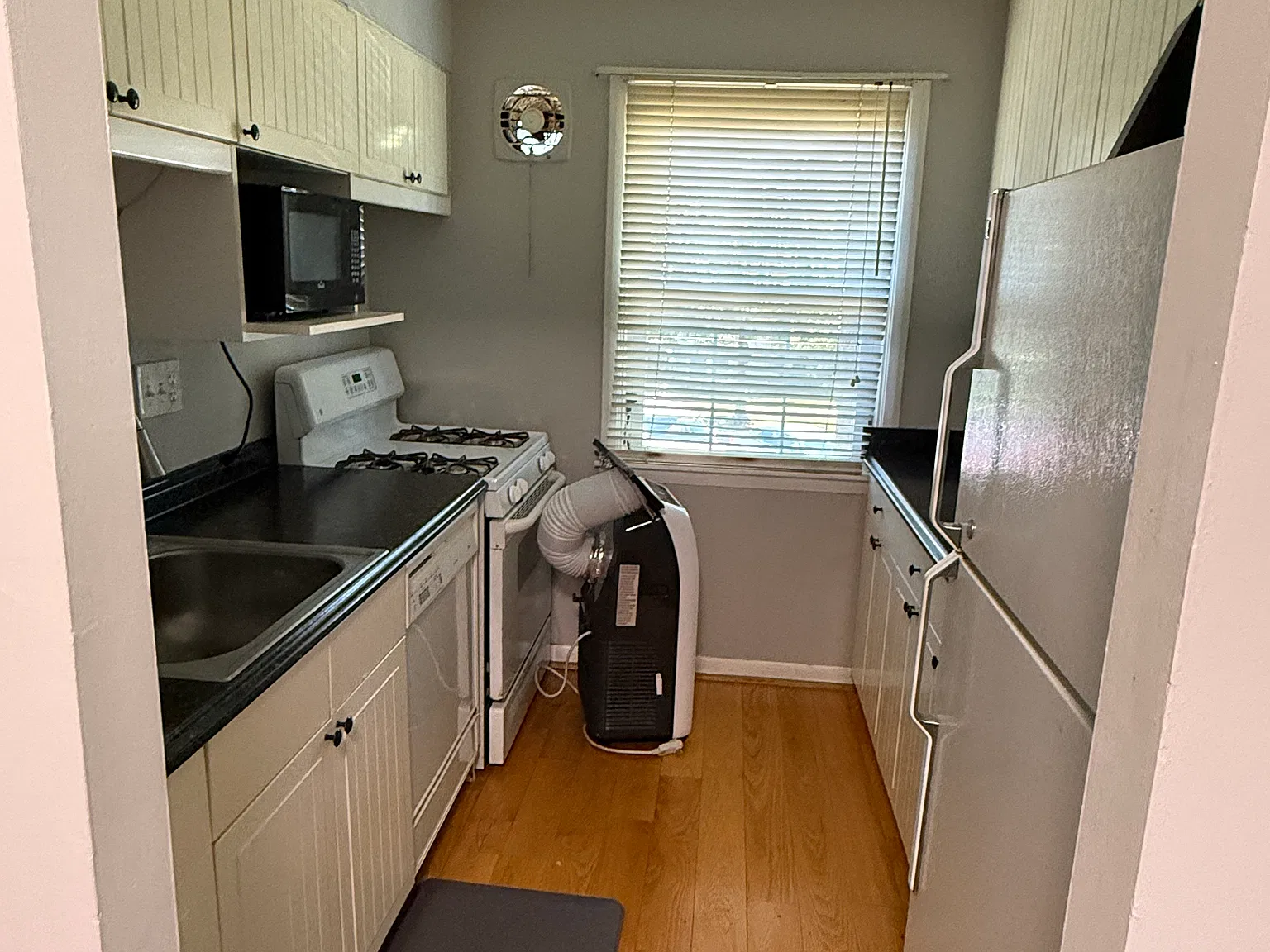 1 bed, 700 sqft, $1,750 — Photo 4