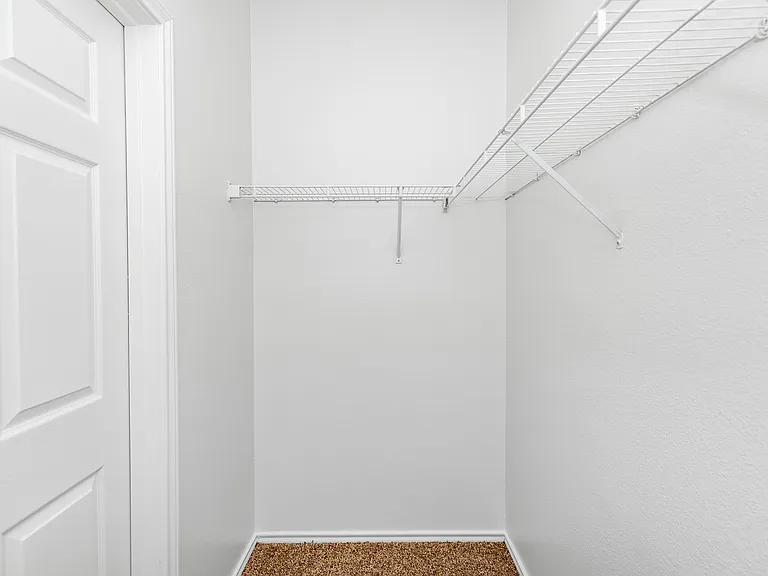 San Pedro Apartments — Photo 44
