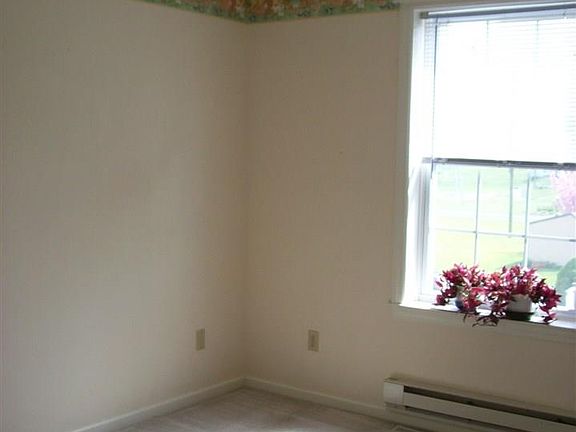 5th image of 122 W Brookfield Dr #L-0162