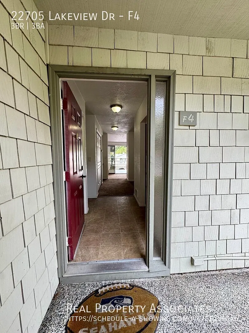 Ballinger Lake Condo — Photo 1