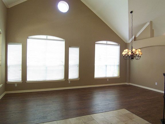 4th image of 3808 Miramar Dr