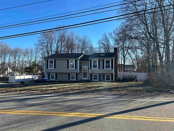 3rd image of 1409 wellington Road