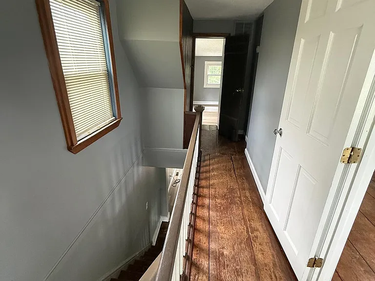1094 Kings Hwy — Photo 11