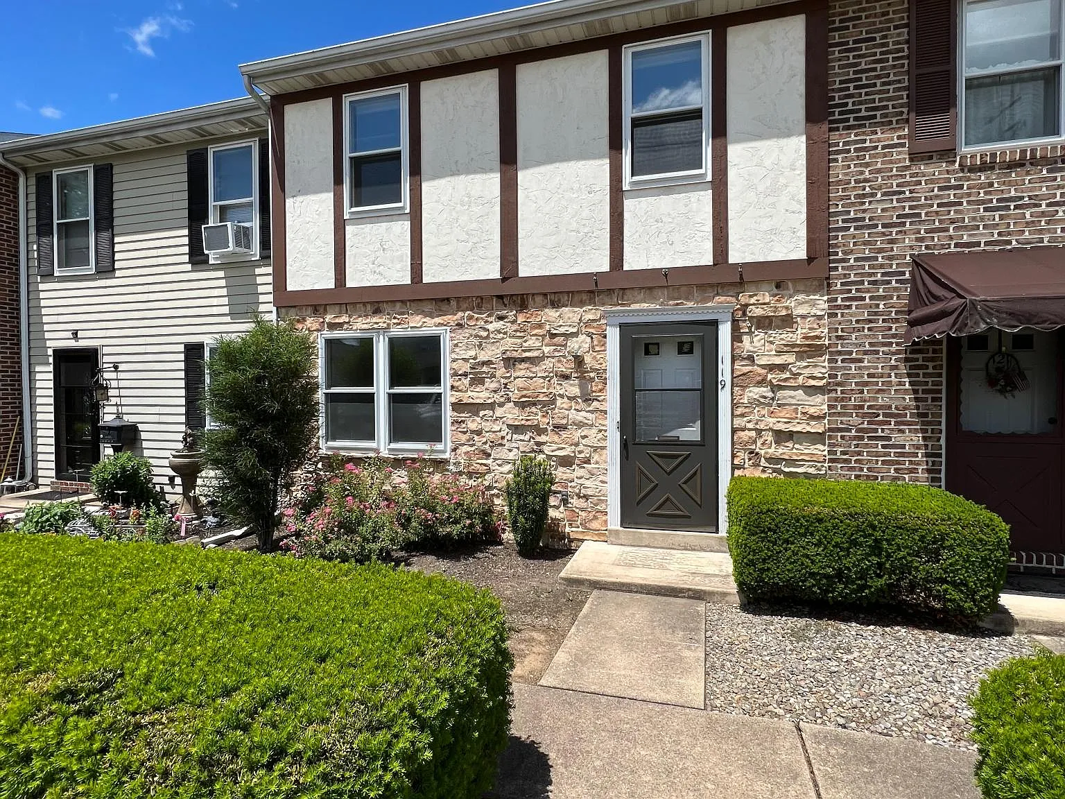2 bed, 1.5 bath, 1742 sqft, $1,495 — Photo 1