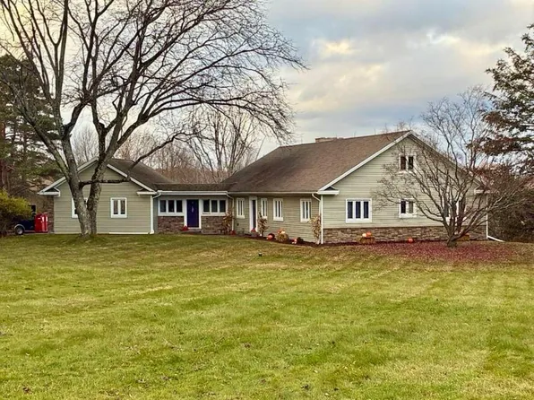 1208 Country Club Rd, Clarks Summit, PA 18411