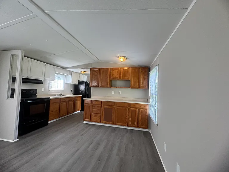 490 Harless St — Photo 9