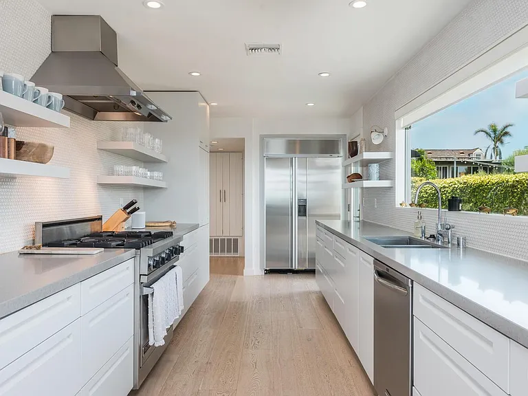 Chef's kitchen with Viking and Thermador appliances
