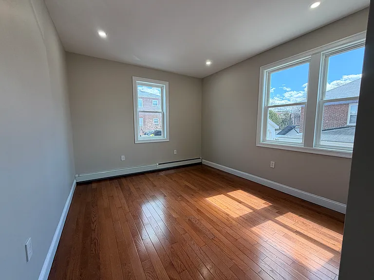 2566 Laconia Ave #1 — Photo 11