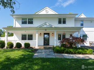 65 Hastings Rd, Kendall Park, NJ 08824