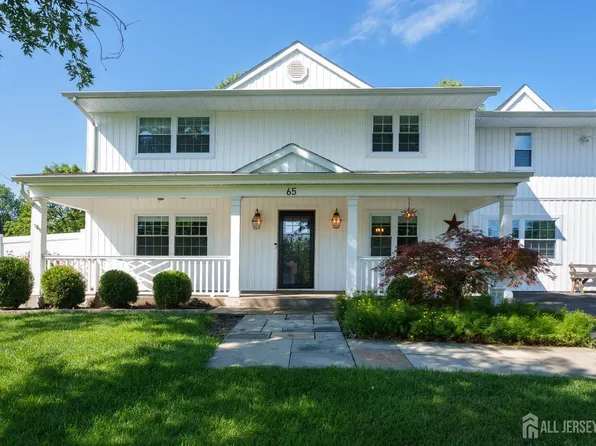 65 Hastings Rd, Kendall Park, NJ 08824