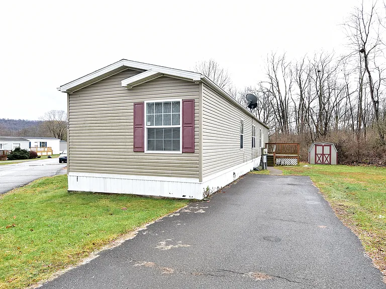 Crestview — Photo 12