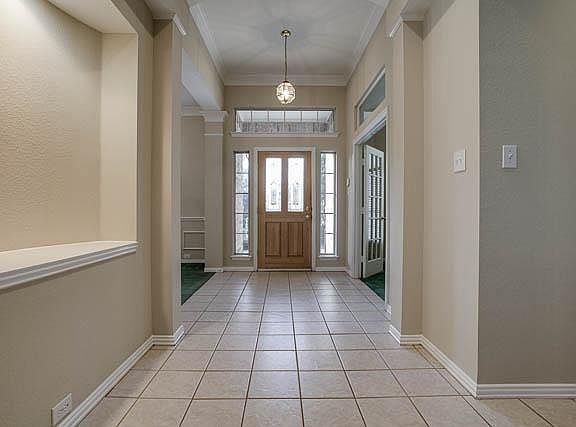 3rd image of 2811 Creek Bend Dr