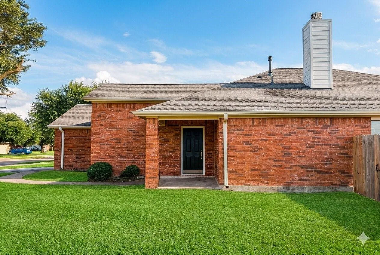 3 bed, 2.0 bath, 1758 sqft, $2,150 — Photo 3