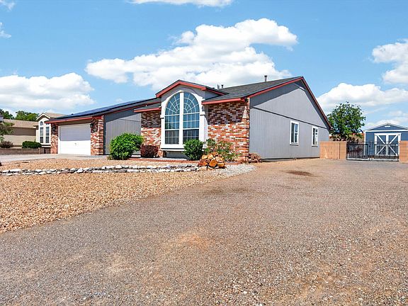 4th image of 2413 Agua Fria Dr NE
